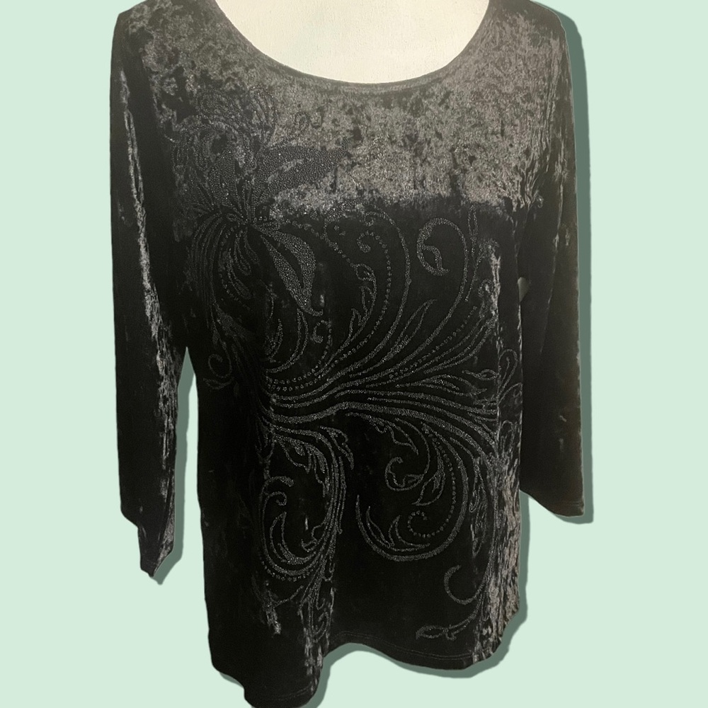 Savanah Blues Black Velour Top for Ladies; Unique Embellished Front;Size PM NWT!